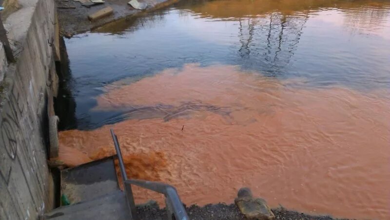 Загрязнение рек Архангельской области. Загрязнение воды в Архангельской области. Северная Двина грязная река. Северная Двина река загрязнение.