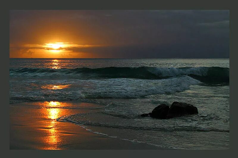 Карибское море закат. Вечер на море. Море тишина. Утренний закат. Папин олимпос тёмно оранжевый закат текст.