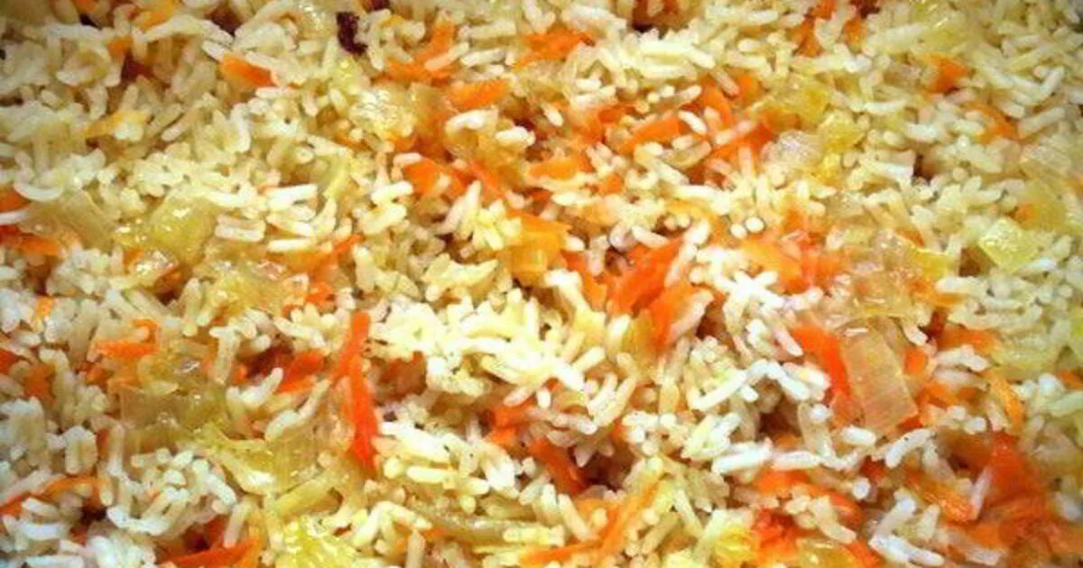 Рецепт рис помидор морковь лук. Рис с кукурузой и морковью и луком. Кукуруза лук морковка и рис. Рис с морковью и луком. Рис с кукурузой и морковью.