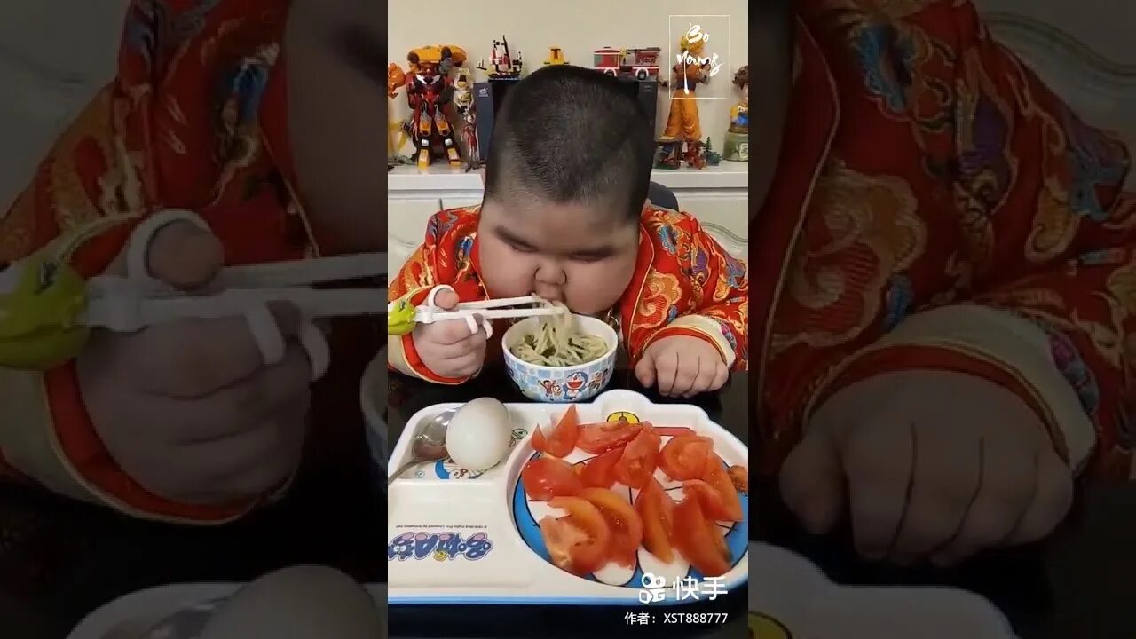 Как есть китайский мальчик. Толстый китайский ребенок. Толстый китайский мальчик ест. Обжорство у детей.