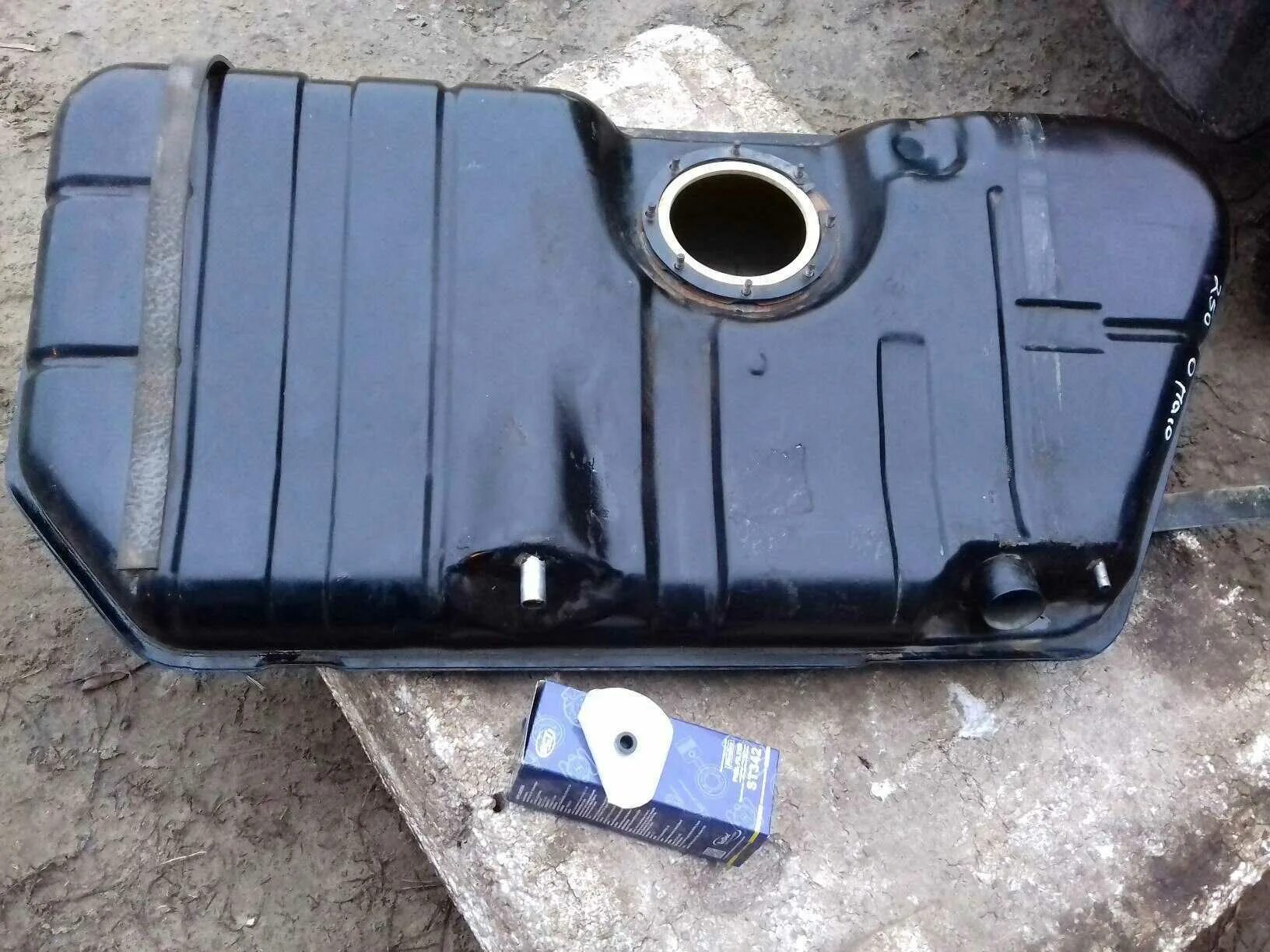 Топливный бак на приору. Бак приора универсал 2011. Топливный бак приора. Бак приора 2. Бак топливный ваз 2170 приора.