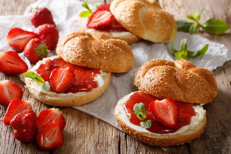 Bun witth jam