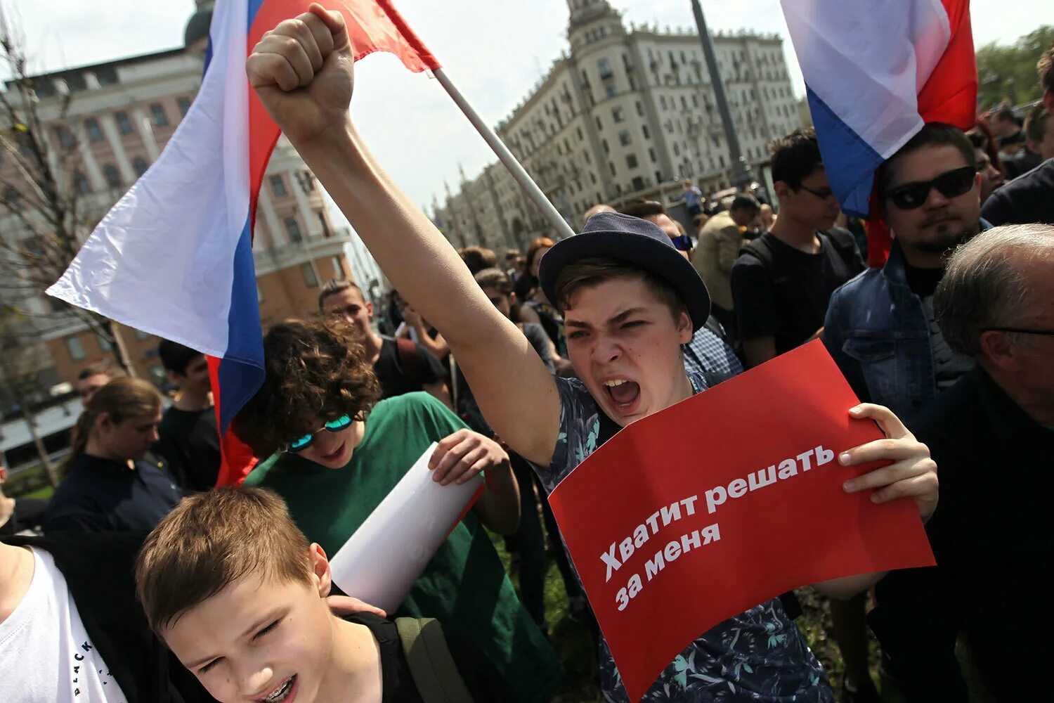 В государстве легально действует оппозиция. Протесты молодежи. Молодежь на митинге. Оппозиционная молодежь. Молодежь России в митингах.