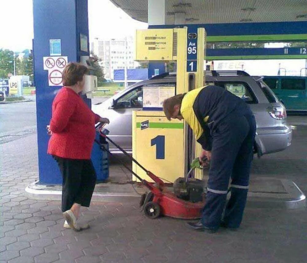 Робот заправщик