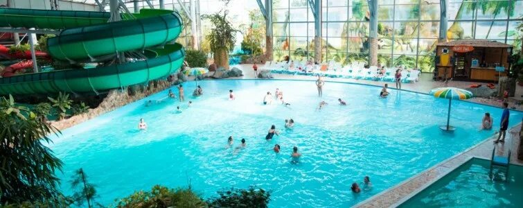 Барионикс аквапарк ривьера. Аквапарк казань барионикс горки. Аквапарк казань барионикс горки. Аквапарк казань гафури. Старый аквапарк в казани.