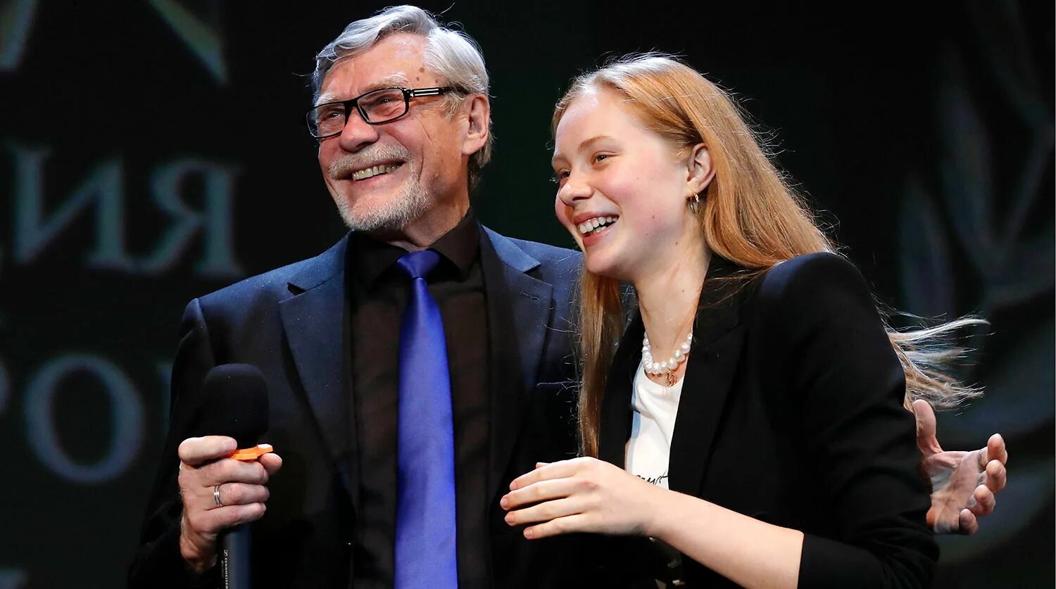 вера мусатова и александр михайлов в молодости. внебрачная дочь александра михайлова. сколько актеру михайлову. семья актера михайлова. мирослава михайлова дочь александра михайлова.