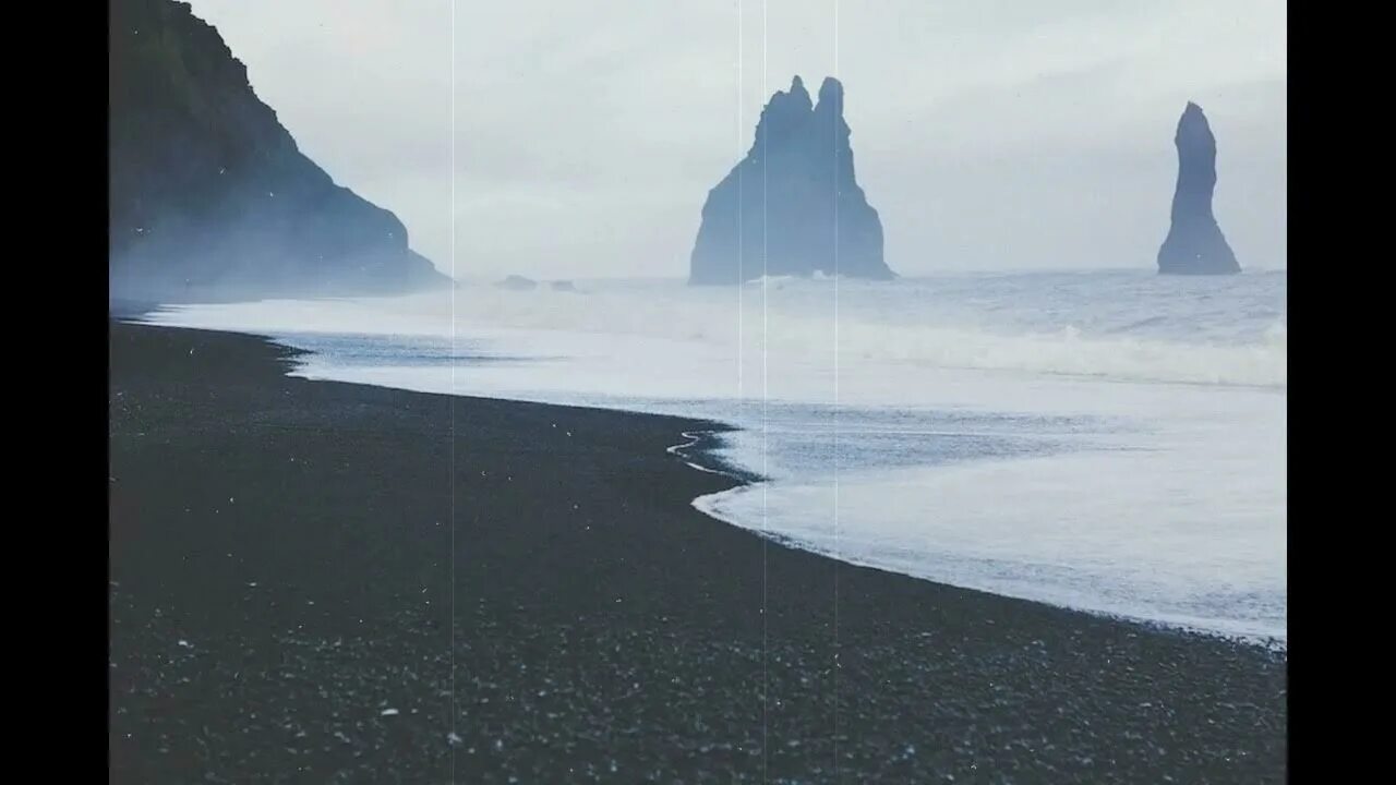 Мрачный берег моря. Пляжа с черным песком новая зеландия. Черные пески 2021. Черные пески 2021. Расскажи мне свои секреты/ детектив триллер криминал 2021 сша.