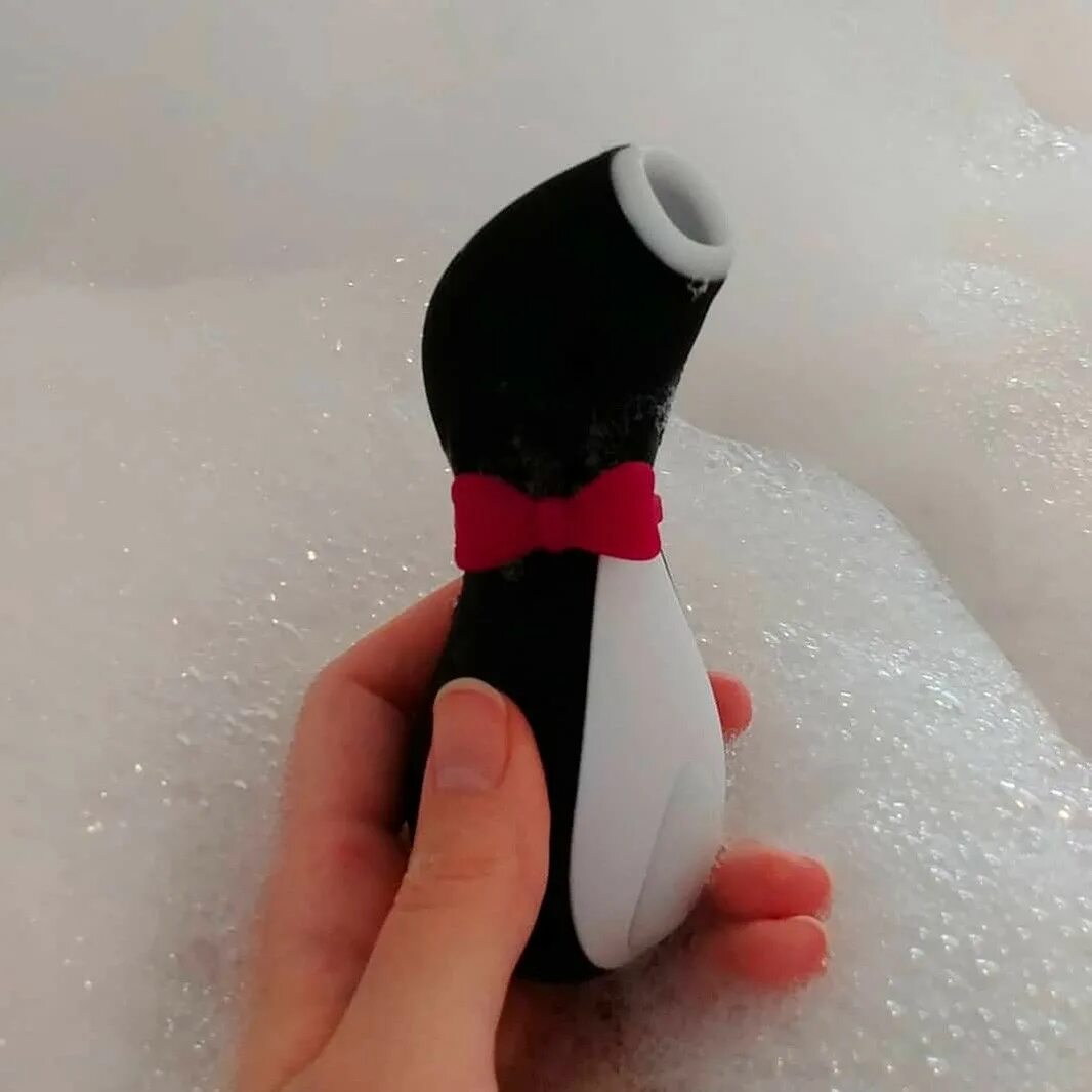 Вакуумный вибратор для женщин. Вакуумный стимулятор Satisfyer Pro Penguin. Satisfyer Pro Пингвин. Стимулятор Satisfyer Pro Penguin next Generation. Вуманайзер Пингвин.