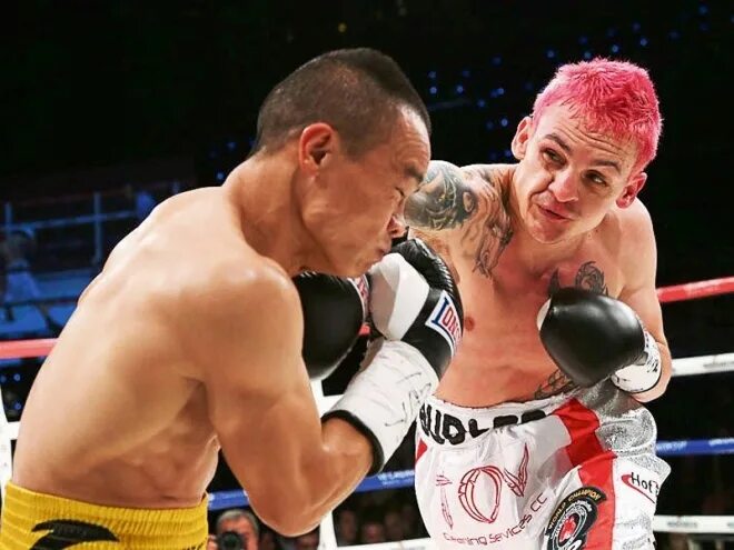 масса боксера. дмитрий бивол боксер. взвешивание спортсменов. канело автограф. боксеры.