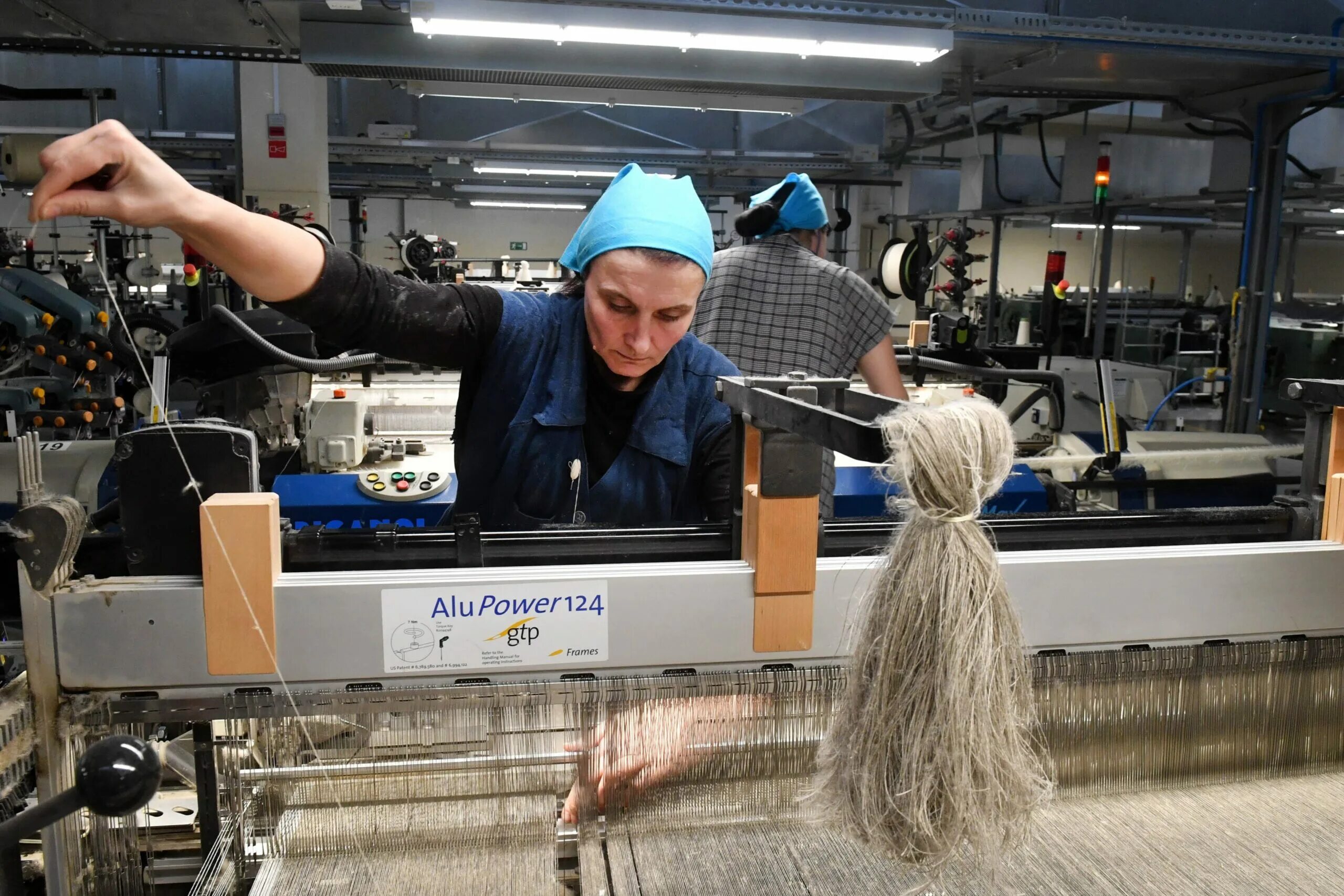 сфера материального производства. фотоколлаж профессии. отрасли вакансии. производство труда. рабочий цех.