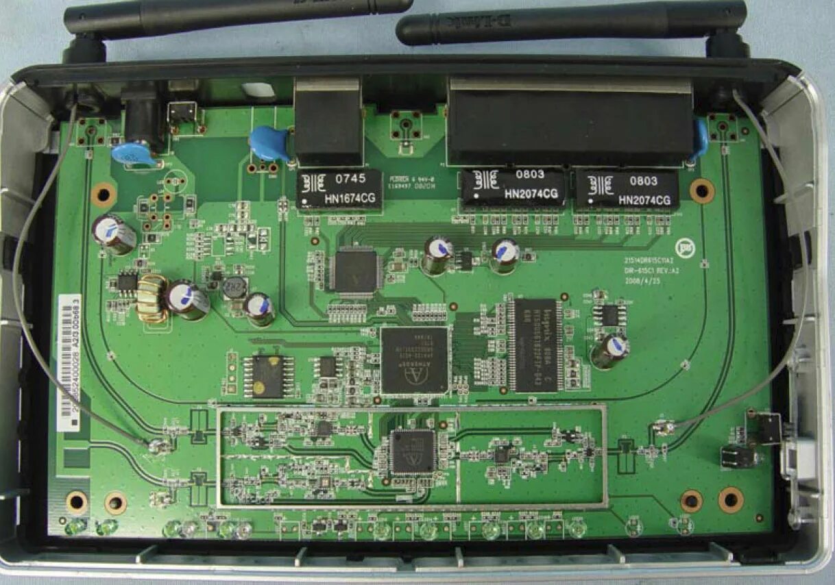 Внутренности роутера. Keenetic giga 2 плата. Роутер zyxel keenetic extra 2. Плата роутера 3d. Маршрутизатор внутри.