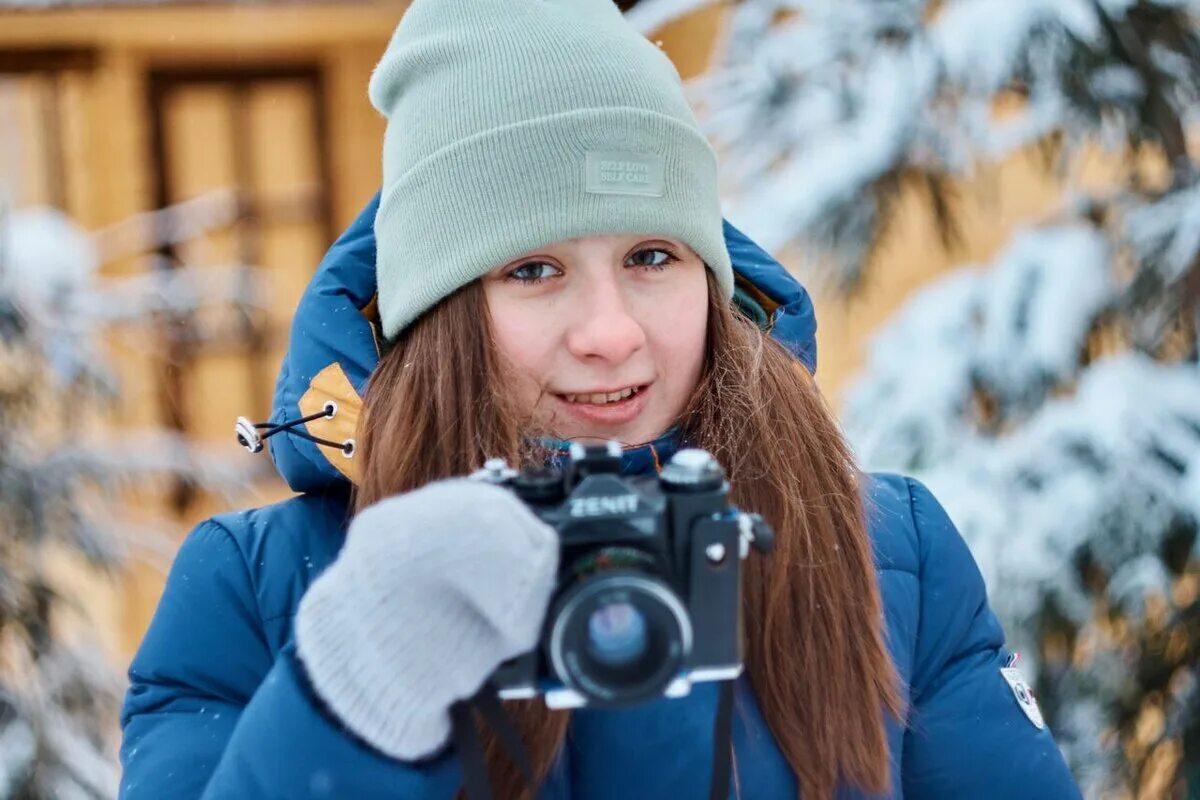 Found photography. Вика соловьева вики шоу. Человек фотографирует. Улица с фотоаппарата. Включи фотографии на 12.