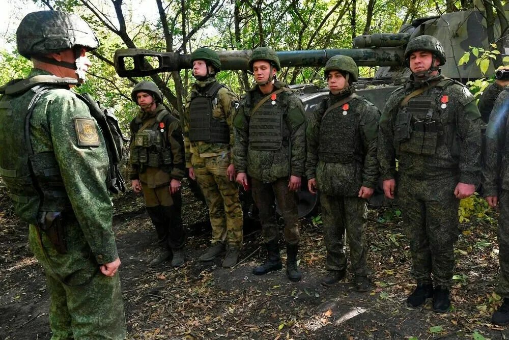 Сто днр. 100 Гвардейская бригада ДНР. Рогозин доставил в Донбасс обмундирование для его защитников. Форма защитников Донбасса. Военные.
