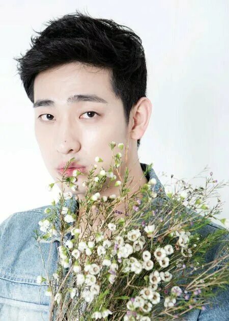 юн пак. он необщительный актёр. юн пак актер. пак юн су петля. юн пак актер дорамы.