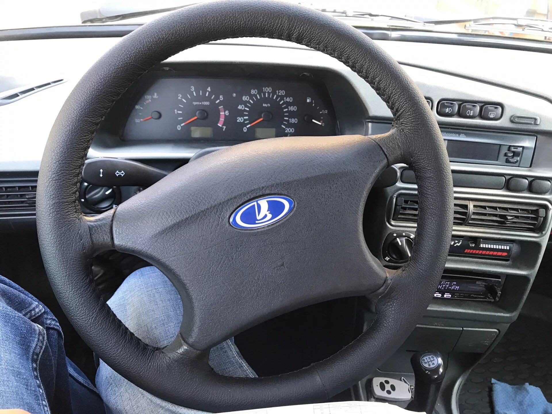 Руль ваз 2115 омр. Ваз 2115руел. Оплетка на руль ваз 2115. Руль ваз 2115 экспортный. Руль от ваз 2115.