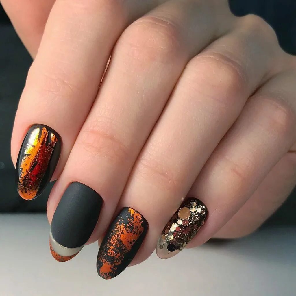 маникюр со сложным рисунком. креативные ногти 2023. маникюр с рисунком 2020. необычные ногти 2021. маникюр на короткие ногти с ёжиком.