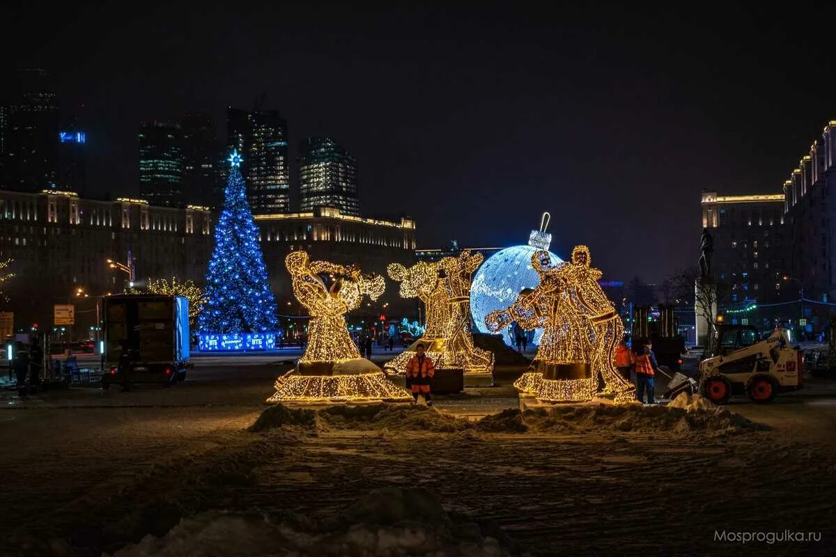 Площадки в новогоднюю ночь в москве. Новогодняя москва поклонная гора. новогодняя москва парк победы. парк победы москва новый год. новогодние инсталляции в москве 2025.