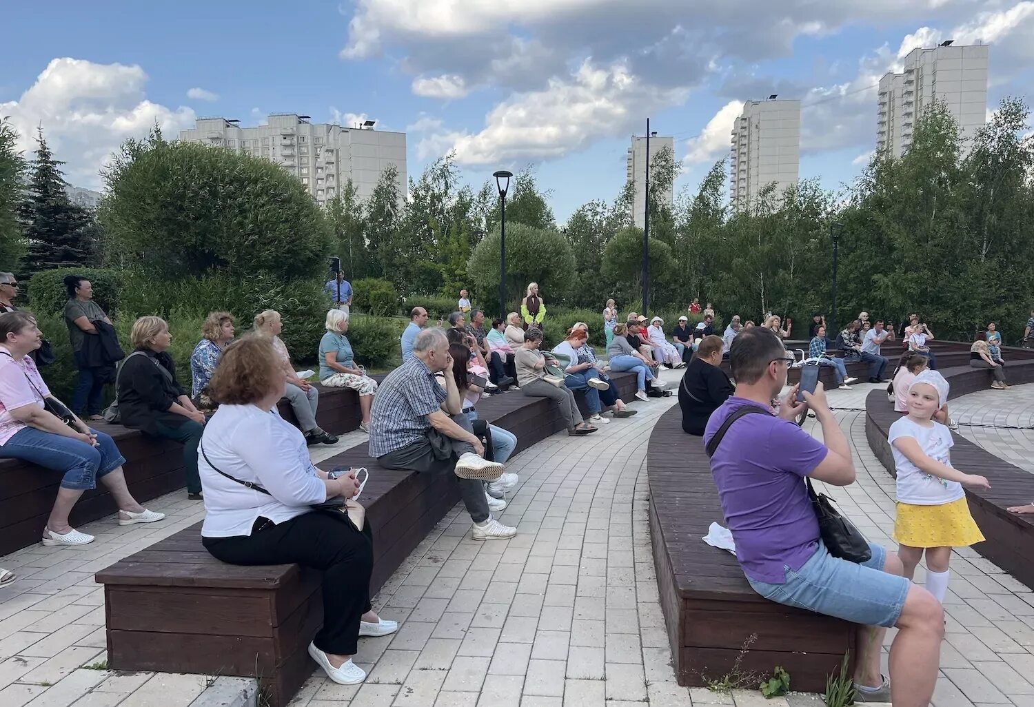 Концерт в парке. Концерт в Москве в парке. Губернатор Южного Бутово.