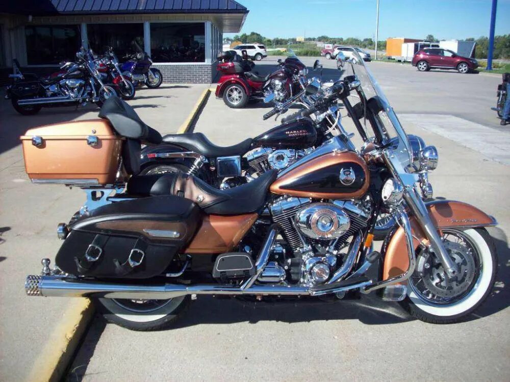 Харлей дэвидсон 2008. Harley davidson road king 2008. harley davidson road king 2007. harley davidson flhrc. роад кинг 2008.
