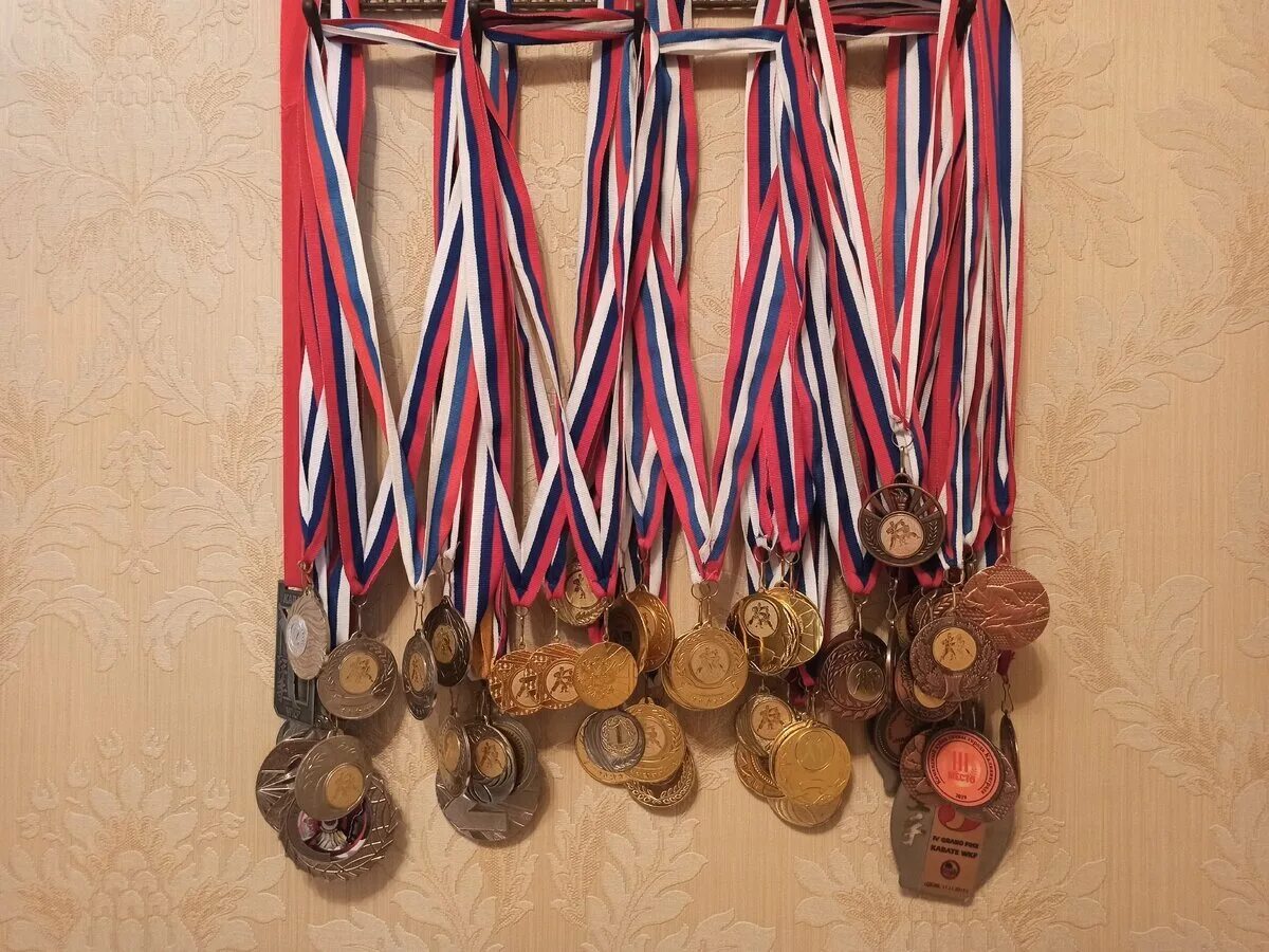 Медали спортивные. Покажи фото медалей. Покажи фото медалей. Медали спортивные. Золотая медаль.