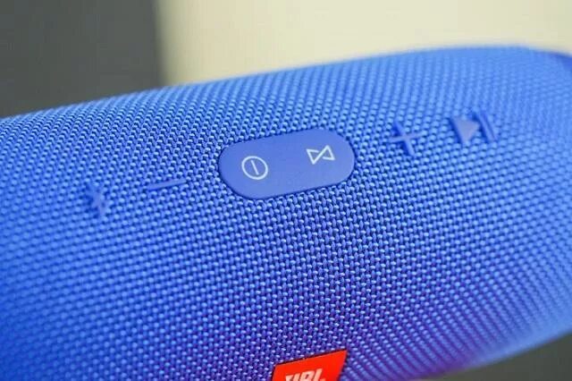 Подключить колонку jbl через bluetooth. Jbl charge 5. кнопка блютуз на колонки jbl. jbl charge 5 кнопки. блютуз модуль для jbl.