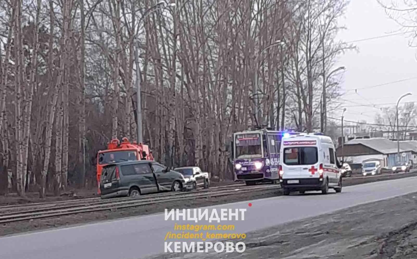 Трамвай в кемерово дтп. Трамвай кемерово 239. Грузовик трамвай. Трамвай в кемерово дтп. Трамвай в кемерово дтп.
