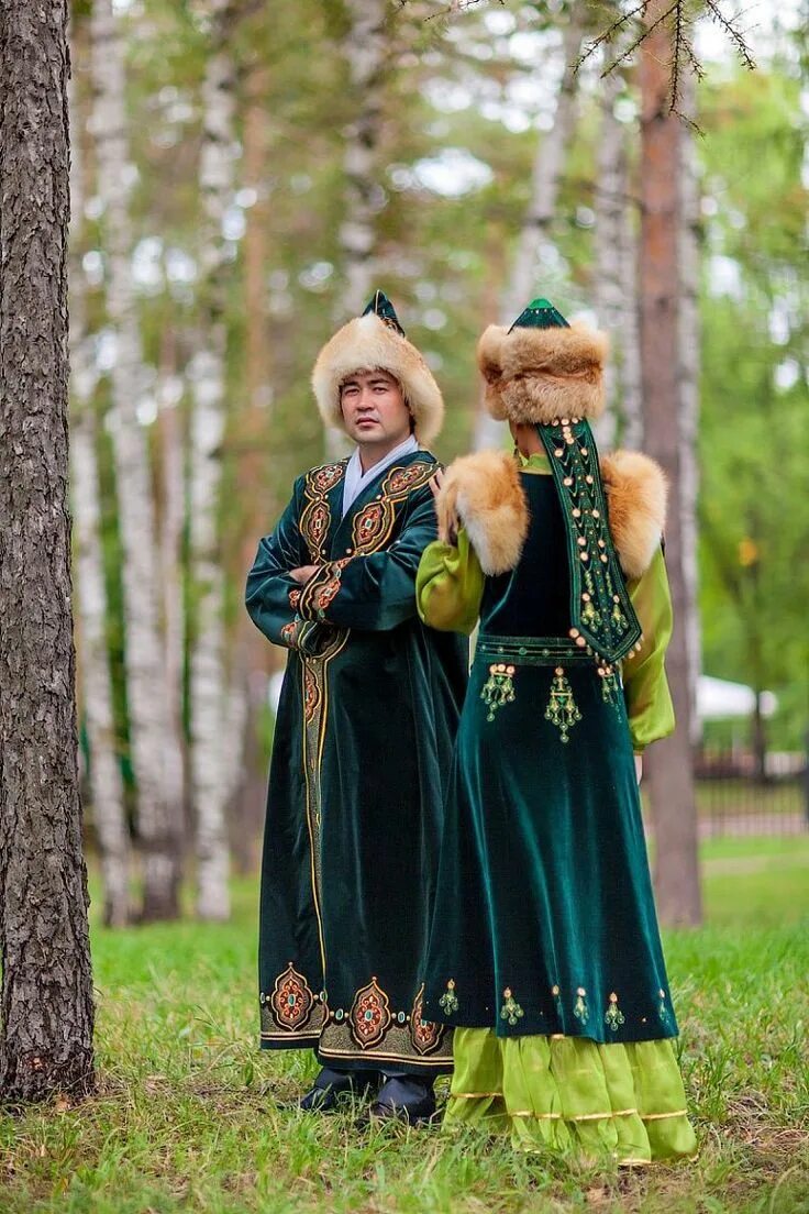 Pin by Hedy de Greef on ornament Traditional outfits, Costumes around the world,