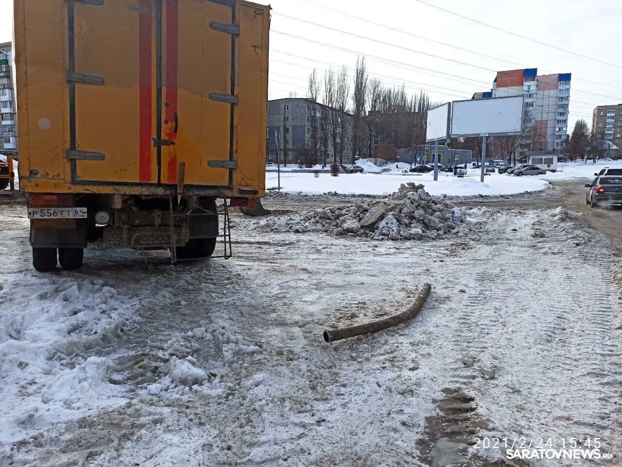 Коммунальная авария в Саратове сегодня. Мост Гастелло Коммунальная авария. Авария на водопроводе в Саратове сегодня. Саратов КВС шагов. Сайт квс саратове