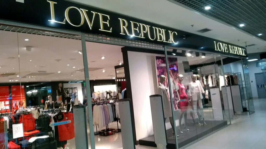 Лист магазин одежды. Love republic заневский каскад. магазин love republic санкт-петербург. love republic фото магазина. одежда лав репаблик старые коллекции.