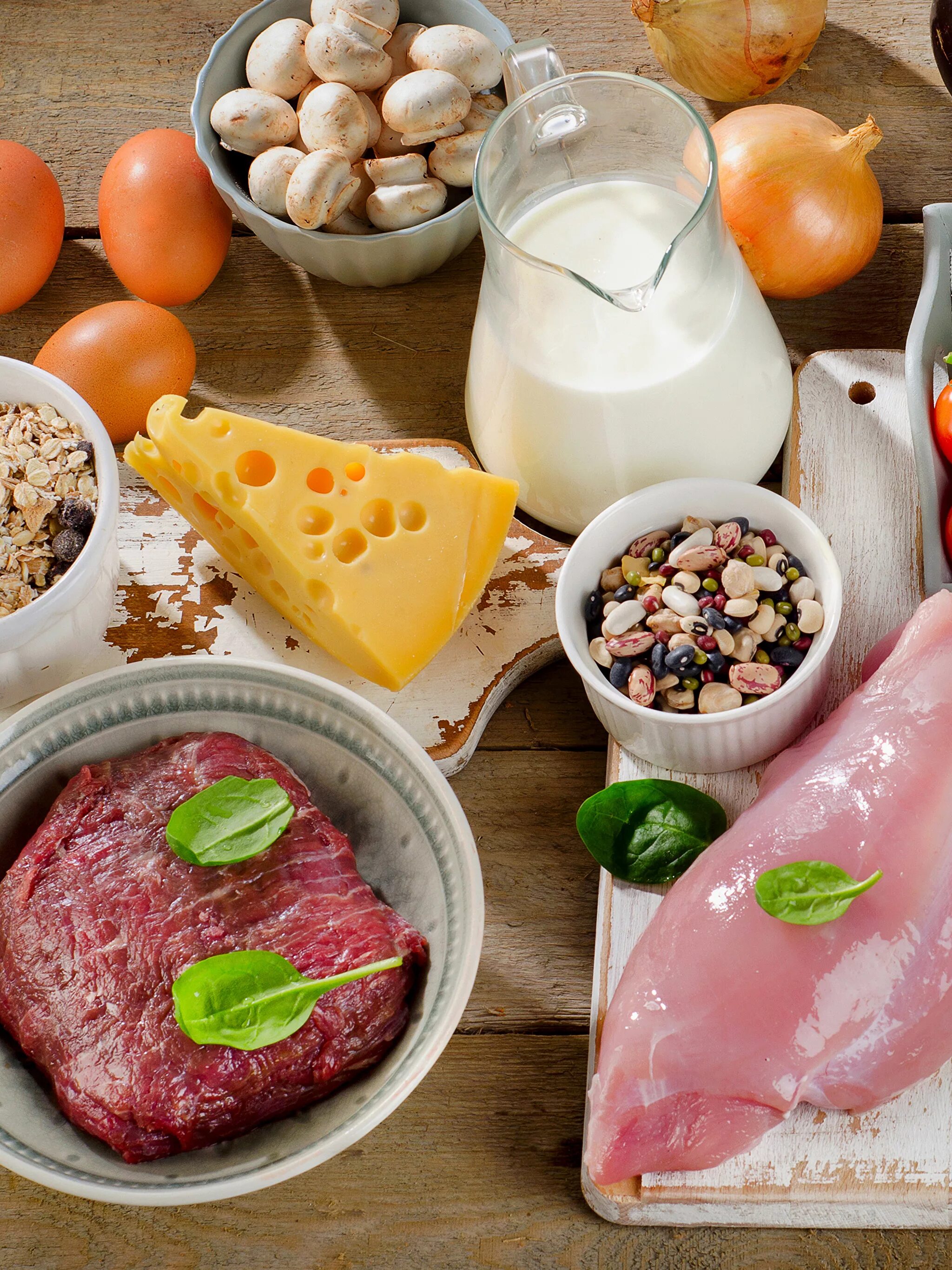 Овощи. Продукты питания. Прием пищи рыба. Продукты на столе. Сбалансированное питание.