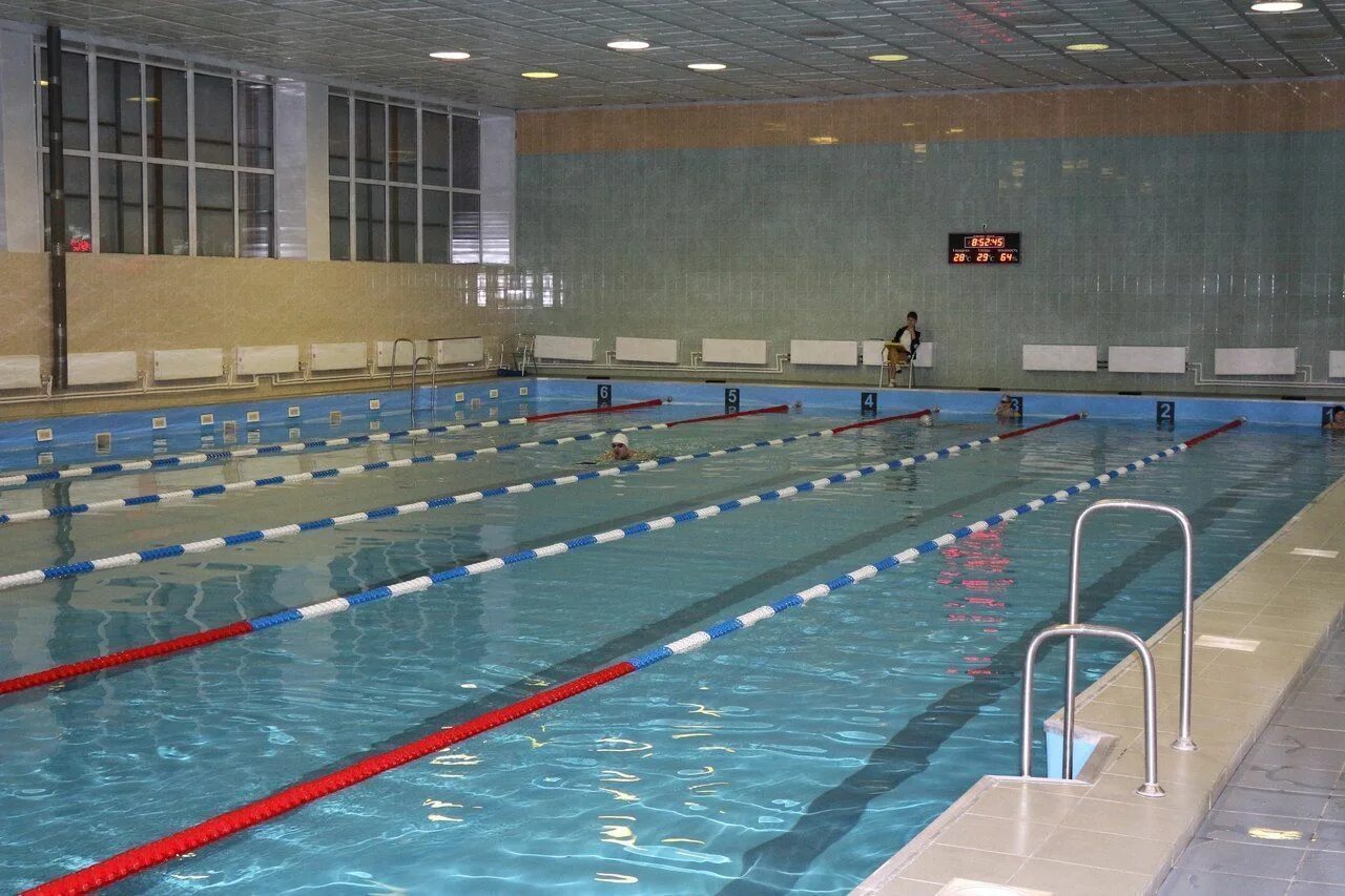 Маяк гатчина. Усз маяк. Гатчина маяк фитнес. Бассейн маяк гатчина. Зал маяк гатчина.