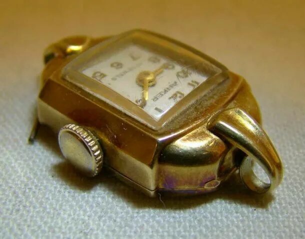 Женские золотые часы Заря золото палладий. Старые женские наручные часы. Часы женские наручные золотые. Старинные женские часы наручные золотые.