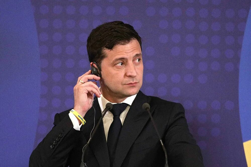 Владимир зеленский президент украины. Общаться с зеленским. Общаться с зеленским. Зеленский звонит. Зеленский полицейский.