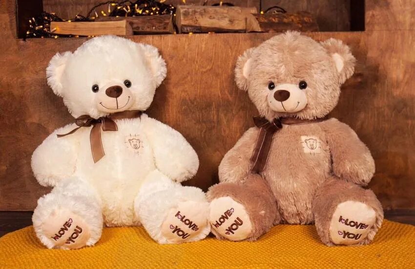 Имена для плюшевых мишек. Девушка с мягкой игрушкой. Разноцветный кролик мягкая игрушка. Имя для мишки игрушки. Мишка плюшевый gy.