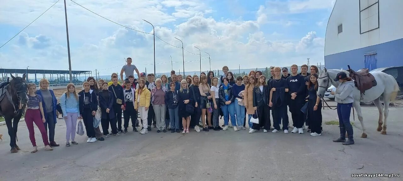 Сош 2 суровикино. Моу сош 1 суровикино. Суровикино 2 школа. Суровикино 2 школа. Конкурс мисс школы.