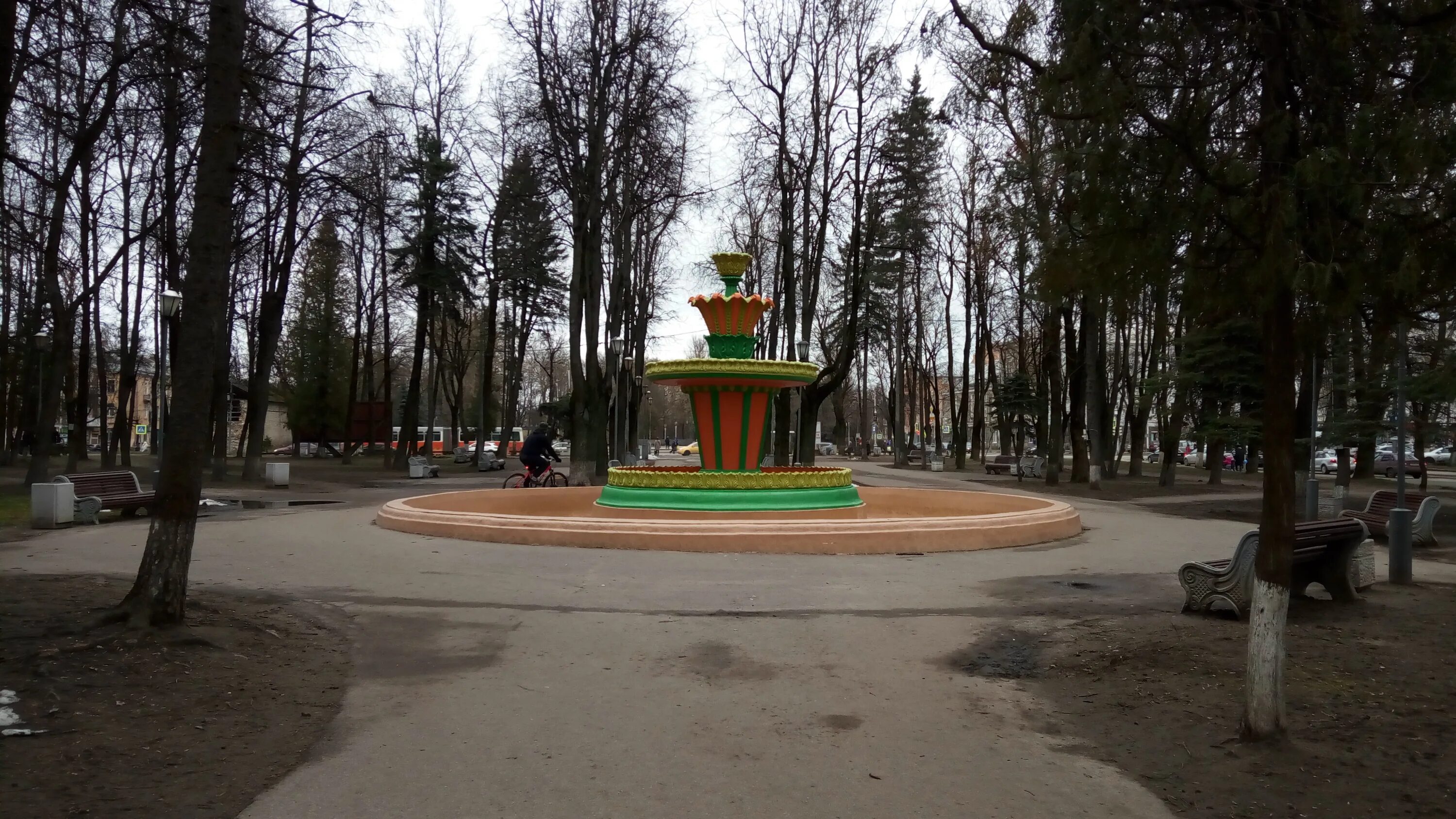 Ботанический сад псков. Ботанический сад псков. Парк культуры и отдыха псков. Фонтан в летнем саду псков. Фонтан в ботаническом саду псков.
