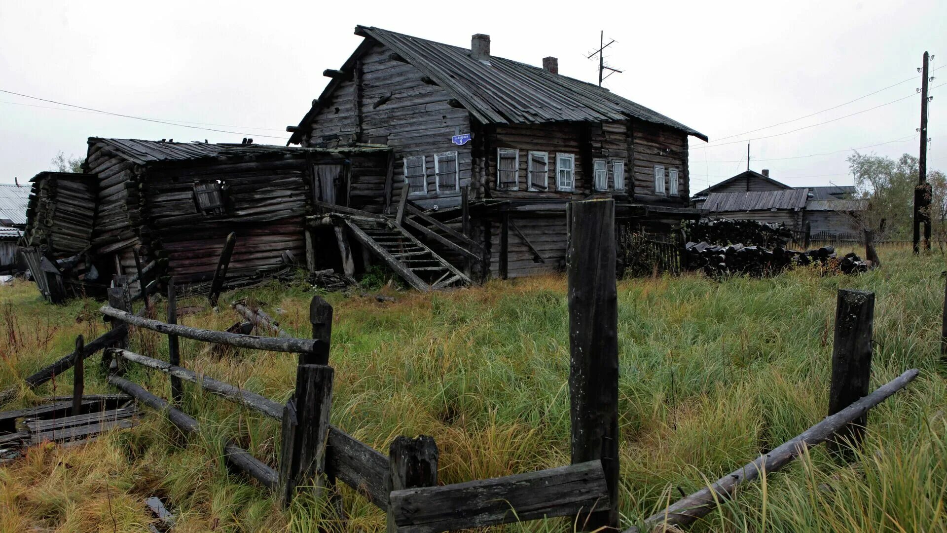 Квартиры черная деревня. Вымершая деревня. Вымирающие деревни России. Нищета в деревне. Бедная деревня.