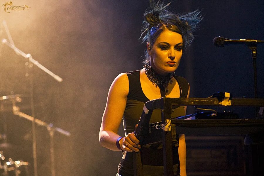 Kmfdm. Группа kmfdm. саша конецко kmfdm. кмфдм вокалистка. kmfdm lucia cifarelli.