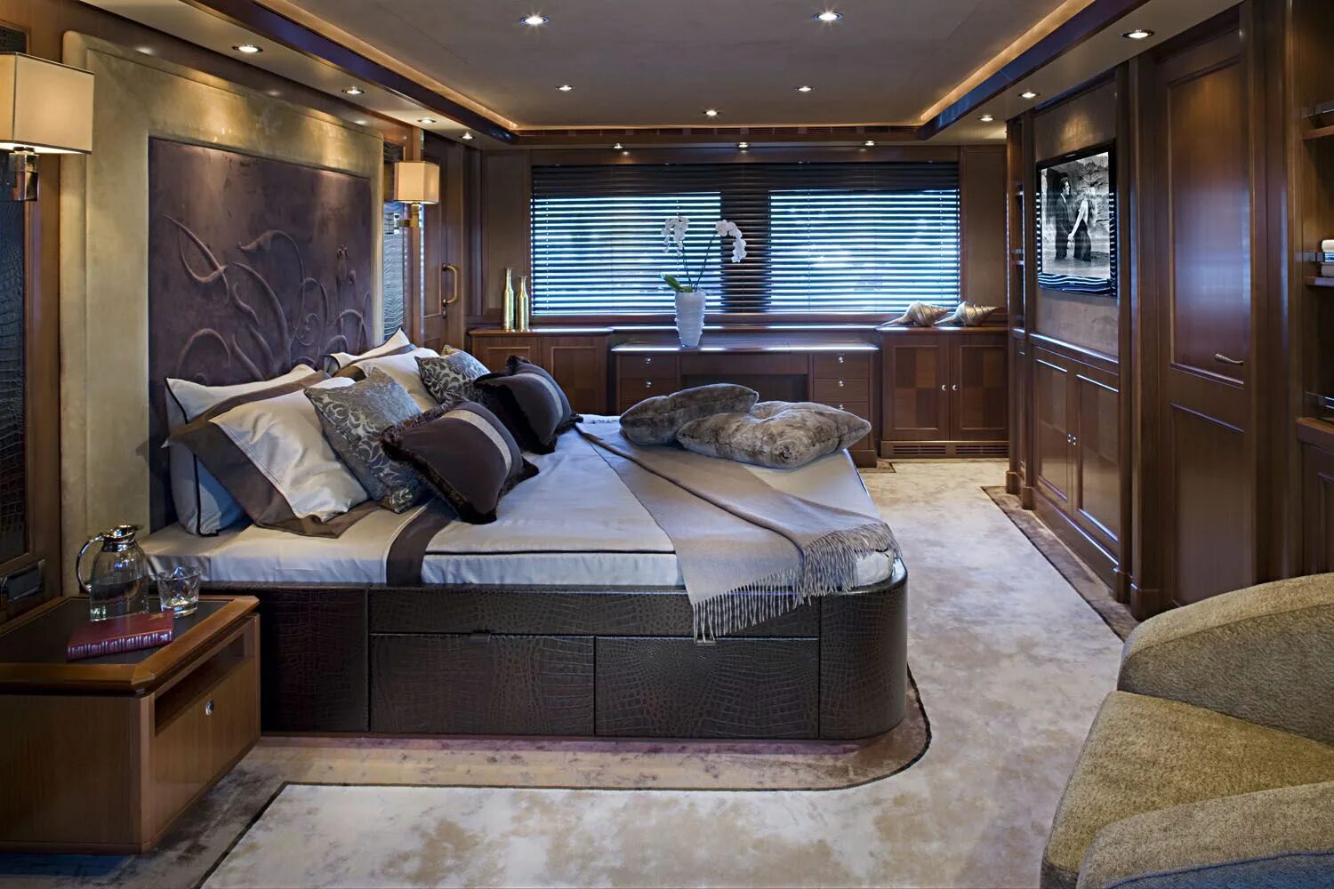 Luxury much. Комната в стиле яхты. Спальня в яхтенном стиле. Яхтенный стиль в интерьере. Квартира в стиле яхты.