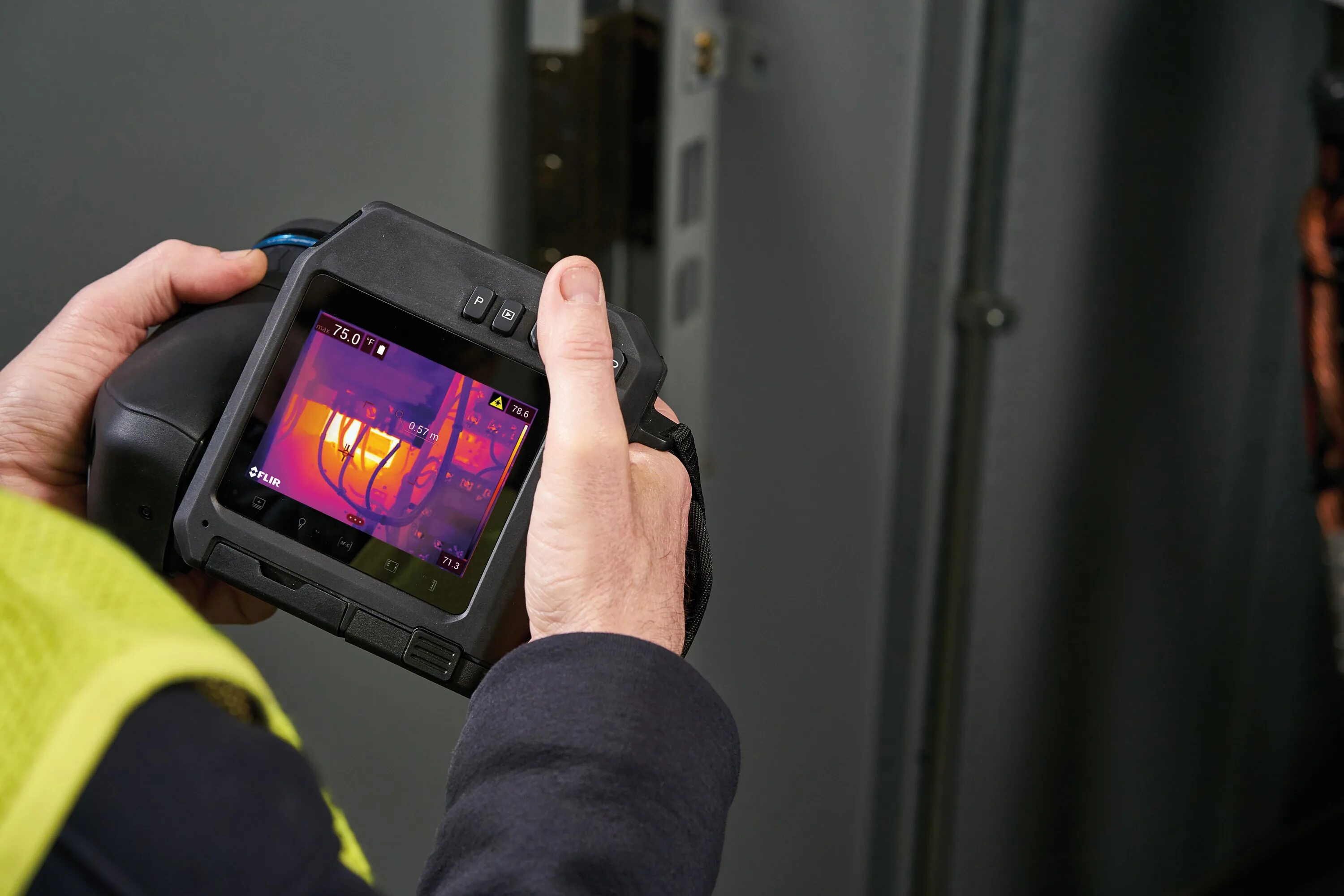 Тепловизор FLIR t530. Тепловизор FLIR t865. FLIR t1020. Тепловизор FLIR t1020. Тепловизор картинки