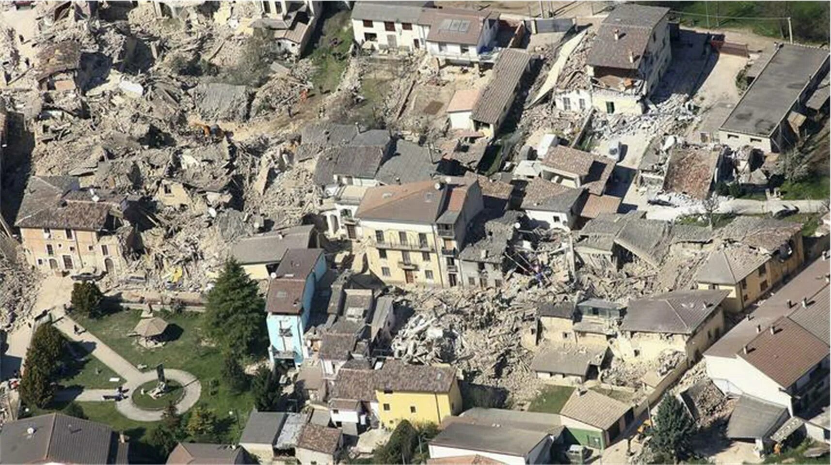 Землетрясение в Неаполе в 1980. Землетрясение в Неаполе 23 ноября 1980 года. 23 Ноября 1980 землетрясение. 1980 Год землетрясение в Италии. Землетрясение в 80