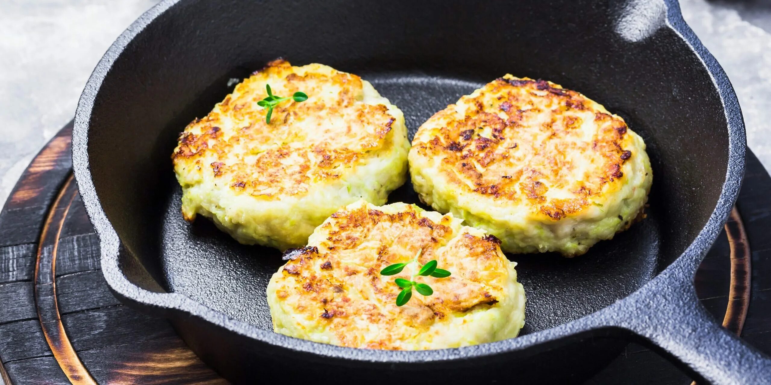 Котлеты из кабачков с фаршем и картофелем