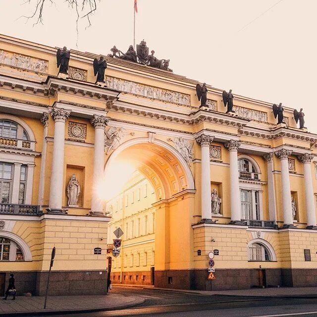 Здание синода в санкт петербурге архитектор. Здание сената и синода карл иванович росси. Здание сената и синода в петербурге. Карл росси здание сената и синода. Здание сената и синода в петербурге.