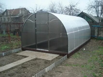 На что поставить теплицу из поликарбоната