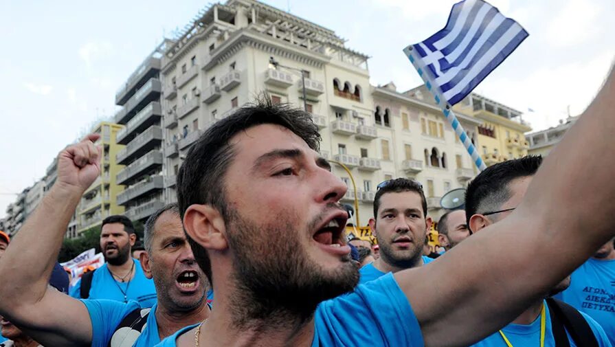 Греки плохие люди. Греки плохо относятся к русским. Марш в Греции сегодня. Восстание в Греции 11 сентября фото.