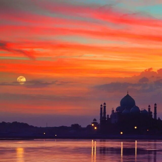 Восточные пейзажи ночью. Indian sunset. Тадж махал на закате. Тадж махал на закате. Бриндабан индия.