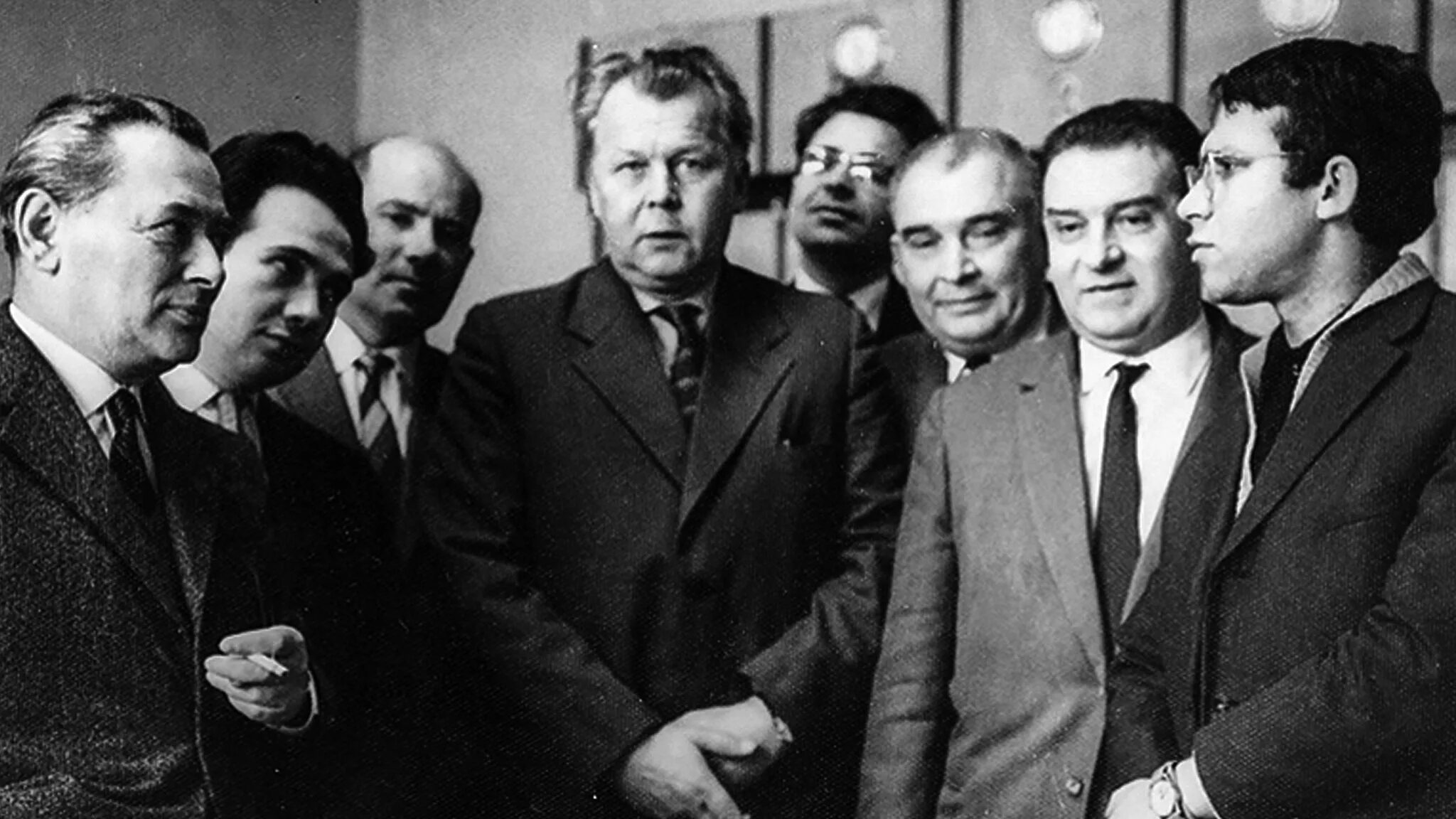 Союз писателей ссср 1950. Книжный магазин ссср. Литература 1960-1980. Ремарк в порто ронко. Литература 1950-1980.