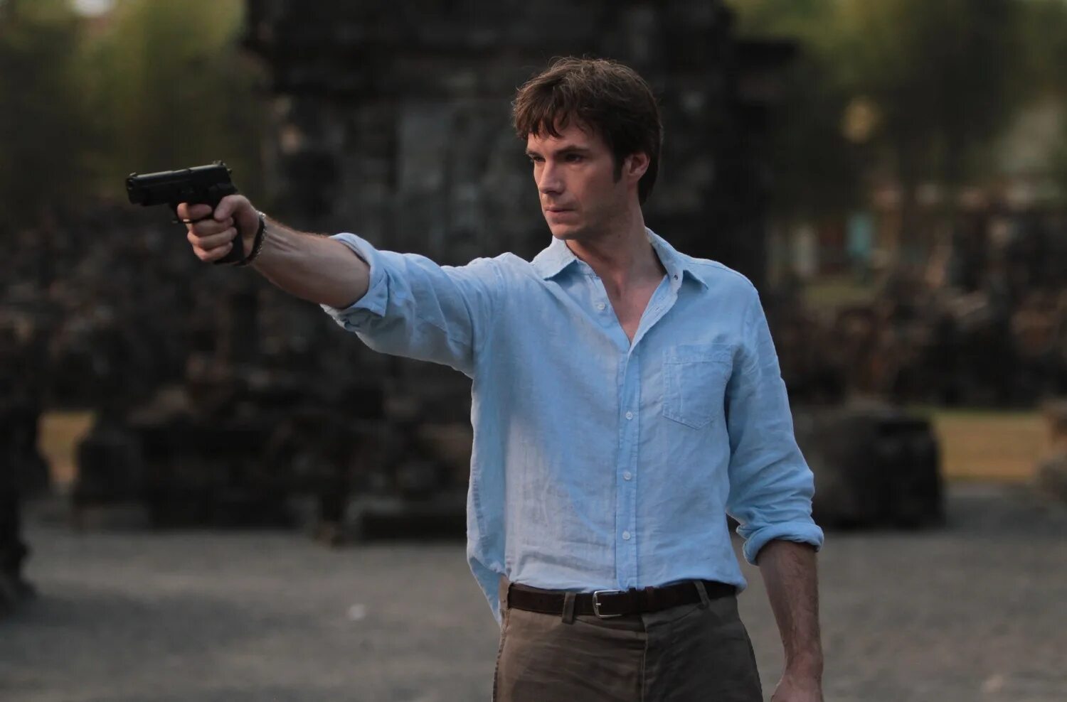 Философы урок выживания фильм 2013 кадры. Философы урок выживания джеймс д’арси. Люди выживают в бункере. Мурены сериал выжить после. Философы урок выживания бункер.