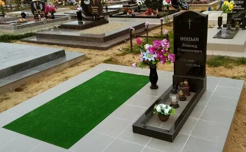 Благоустройство могилы плиткой на кладбище
