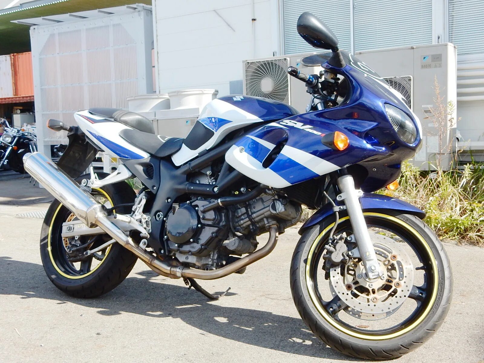 Suzuki SV 400. Сузуки мотоцикл 400 sv400. Suzuki 400 кубов. Suzuki sv400s 2005.